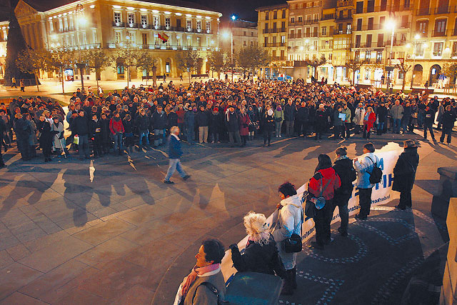 Cientos de personas salen a la calle contra la violencia machista ...