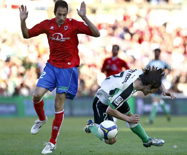 El Sporting da un paso gigante hacia la permanencia y frena al Dépor (3 ...