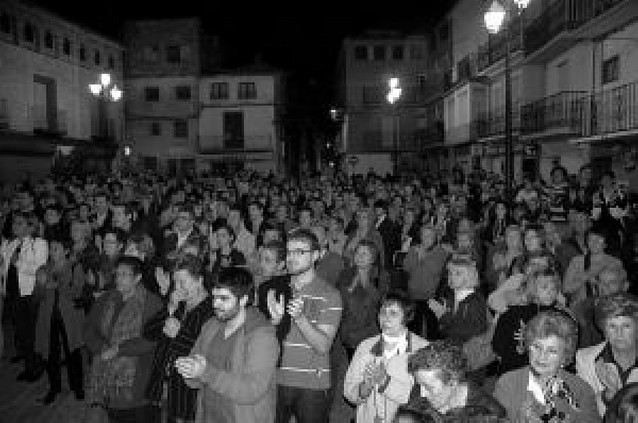 600 vecinos apoyan a la edil que dejó su labor en la iglesia al tener ...